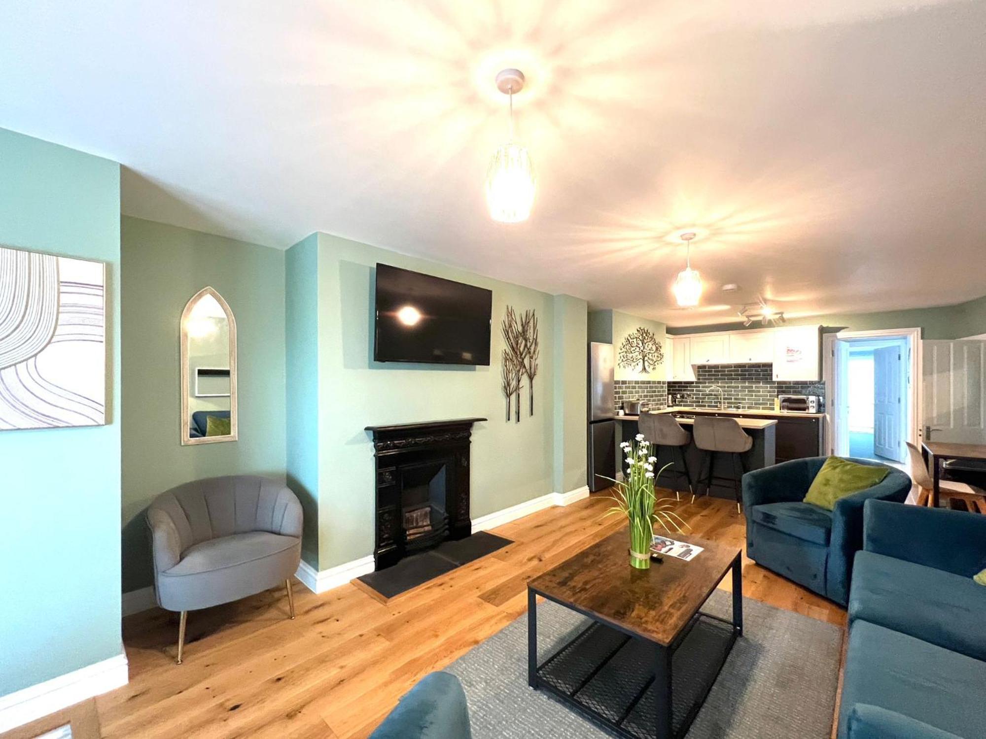 2 Bedroom Apartments Stopoverz Bristol Exterior foto